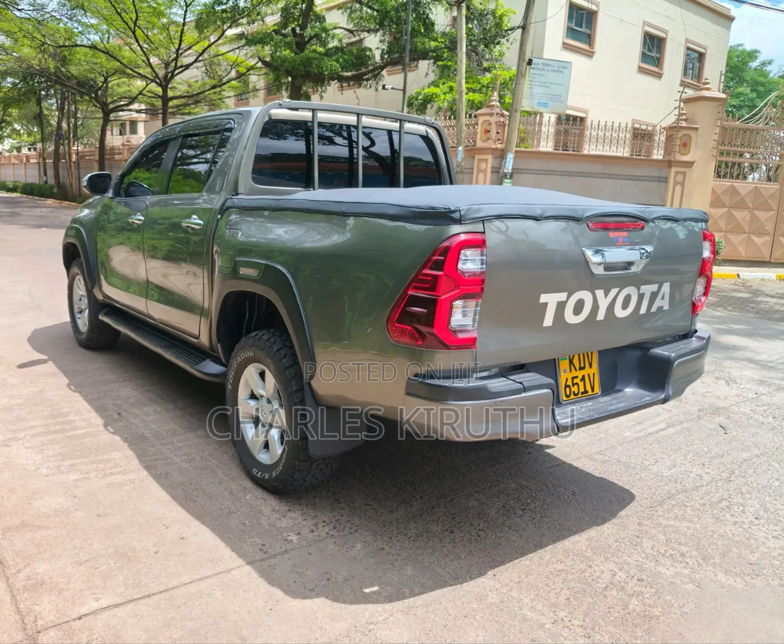 New Toyota Hilux 2023 Gold