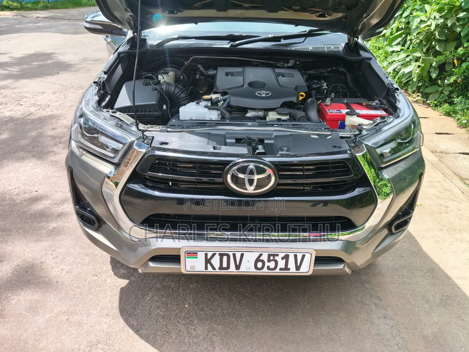 New Toyota Hilux 2023 Gold