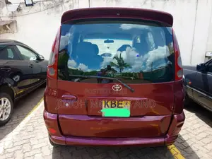Toyota Fun Cargo 2003 Red