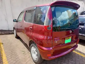 Toyota Fun Cargo 2003 Red