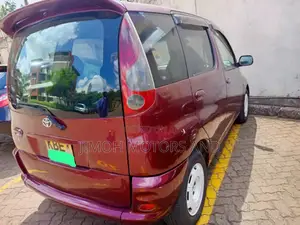 Toyota Fun Cargo 2003 Red