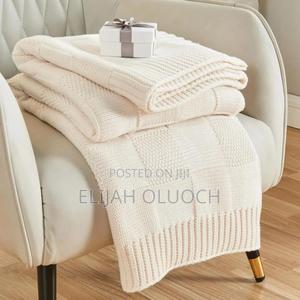 Knitted Throw Blanket - thumbnail 2