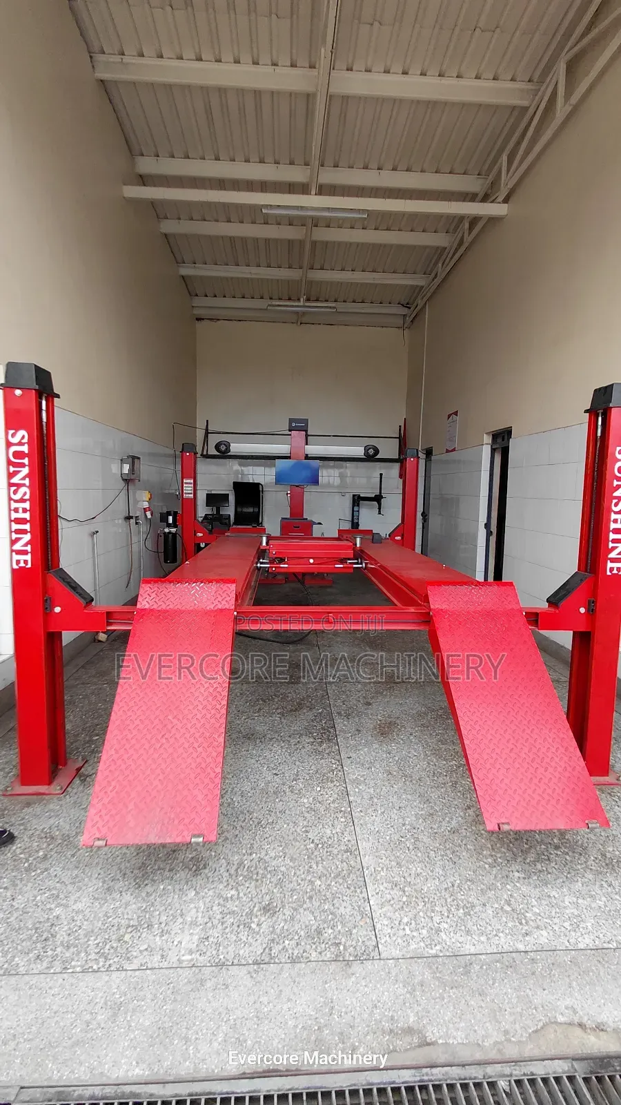 Sunshine Italy Fpir Post Carlift With Wheel Alignment Machine Set Up.