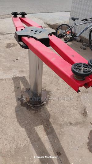 Single Post Underwash Car Lift Machine X-Type 4 Tonne. - main view