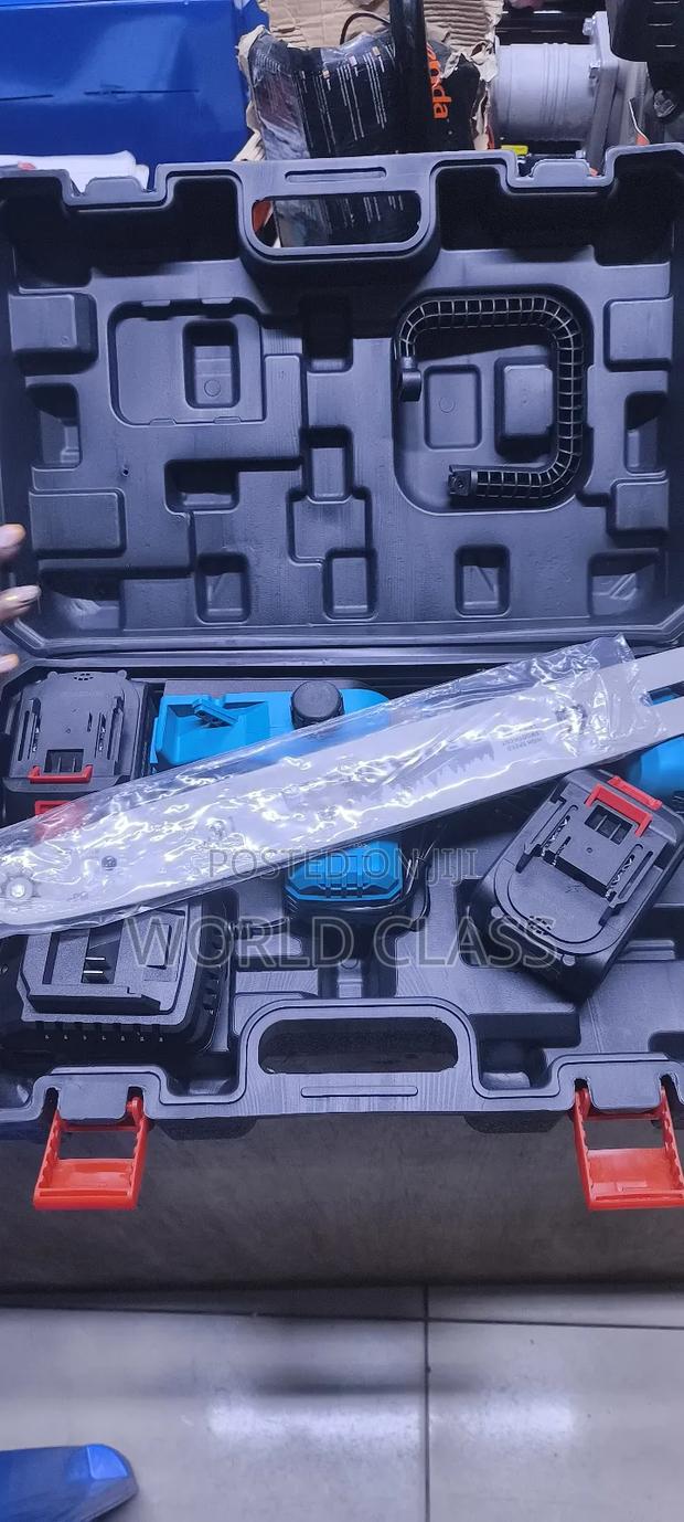 Cordlessmakita 16" Chain Saw