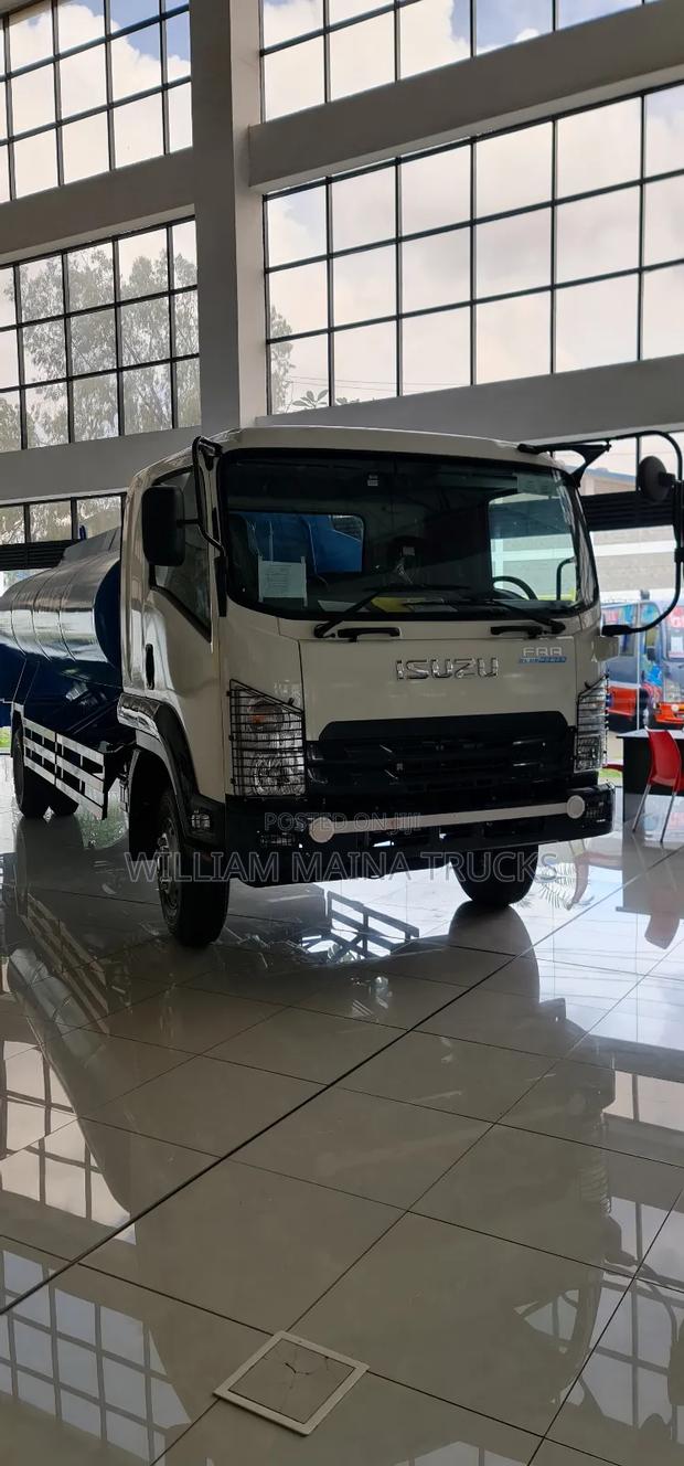 Isuzu FRR Water Tanker - thumbnail 3