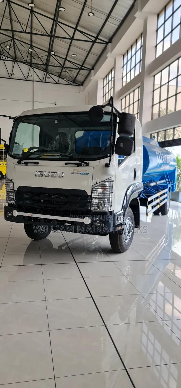 Isuzu FRR Water Tanker - thumbnail 4