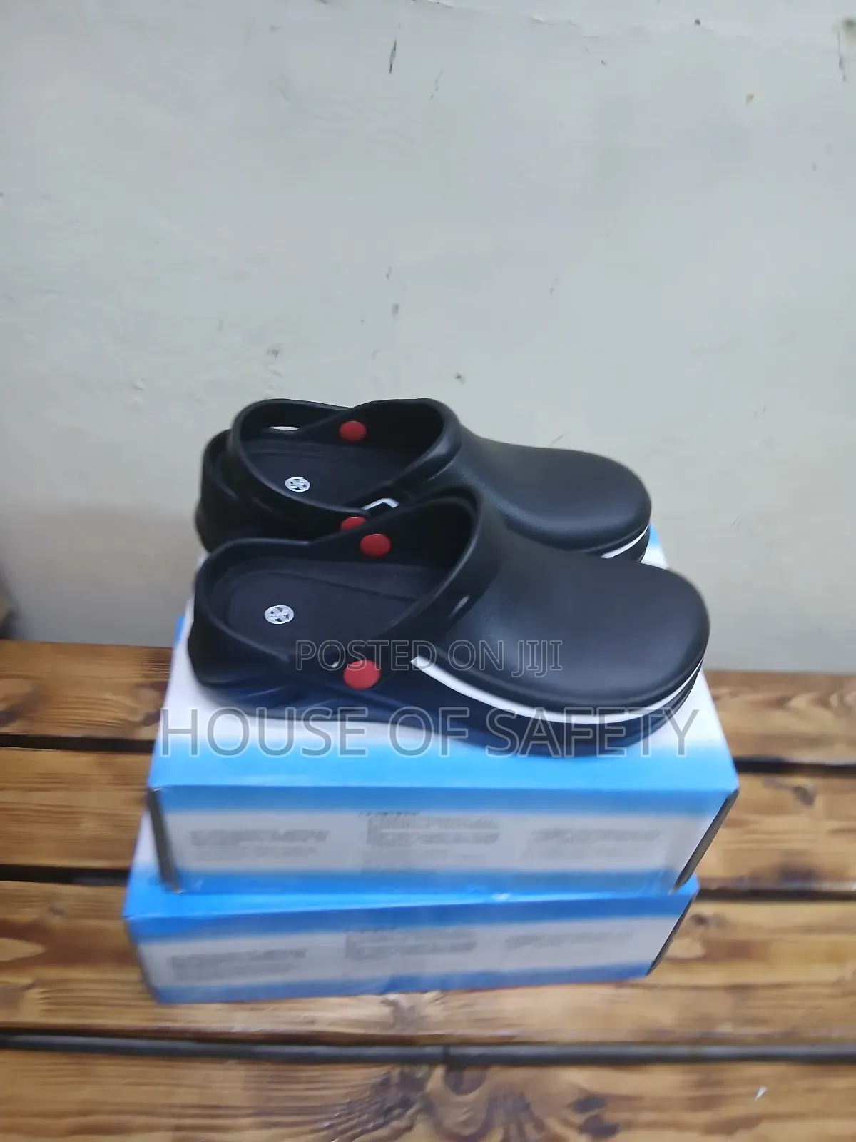 Wipe Away Safety Croc Black