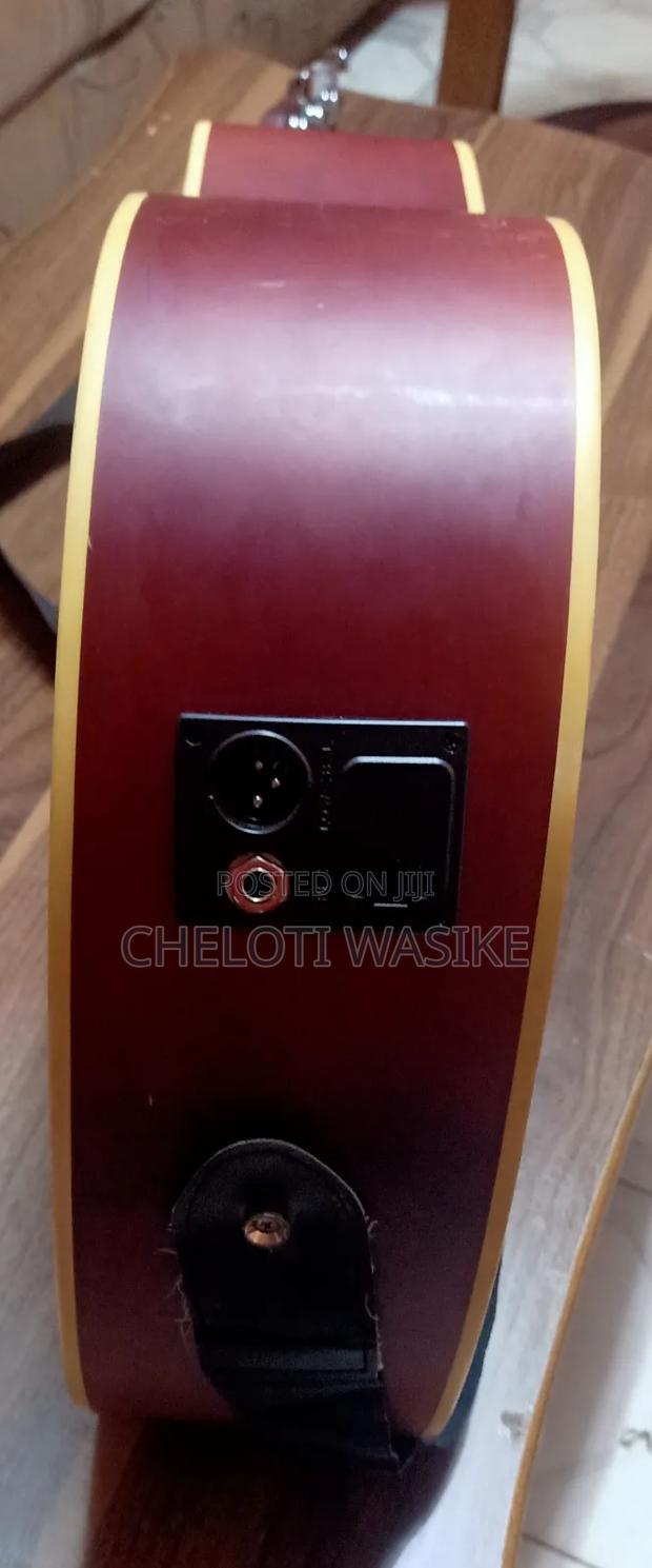 Acoustic Guitar - thumbnail 4