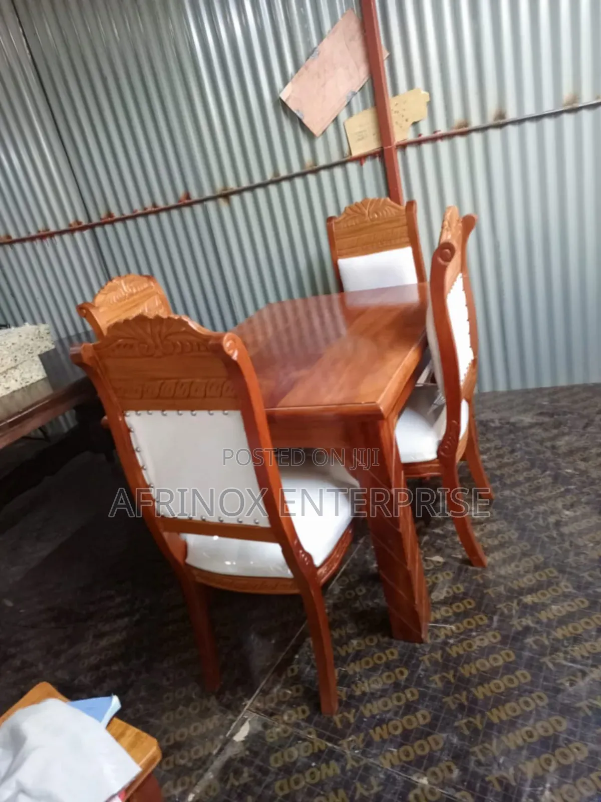 Mahogany 4-Seater Dinning Table Set