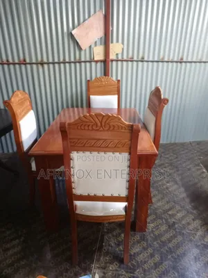 Mahogany 4-Seater Dinning Table Set