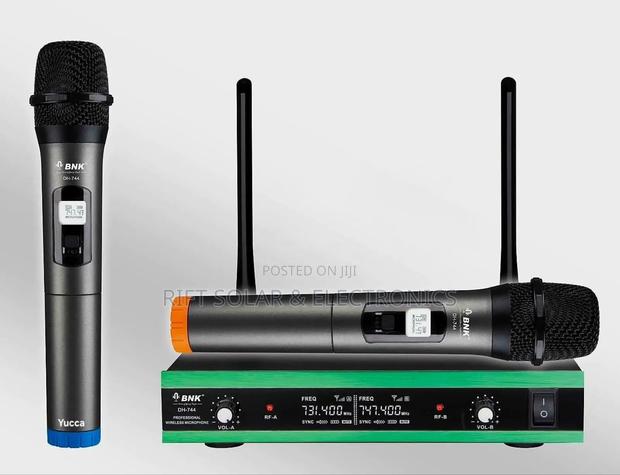 BNK 100 Meters Frequency Range Wireless Microphone