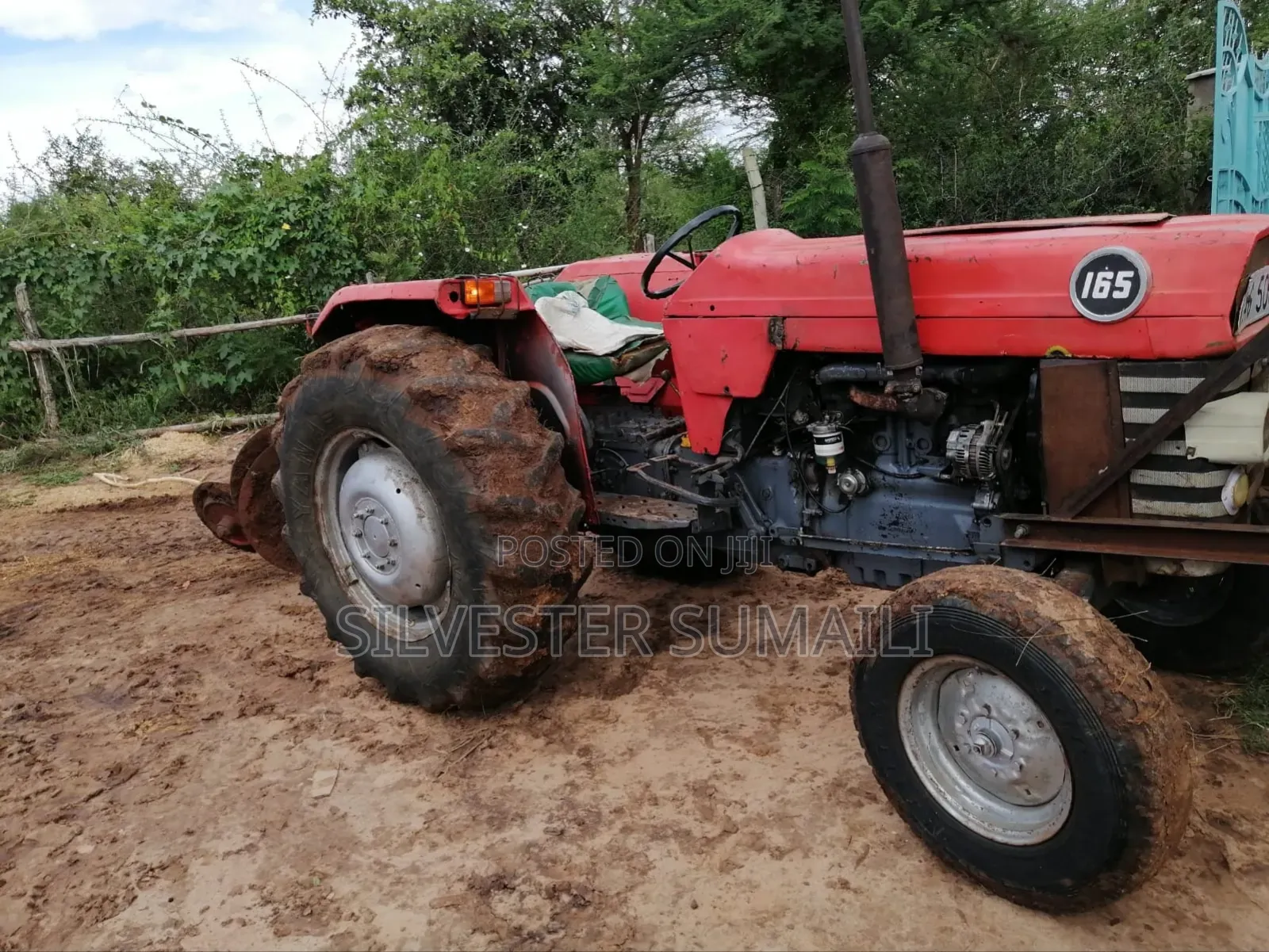 A Tractor Mf165