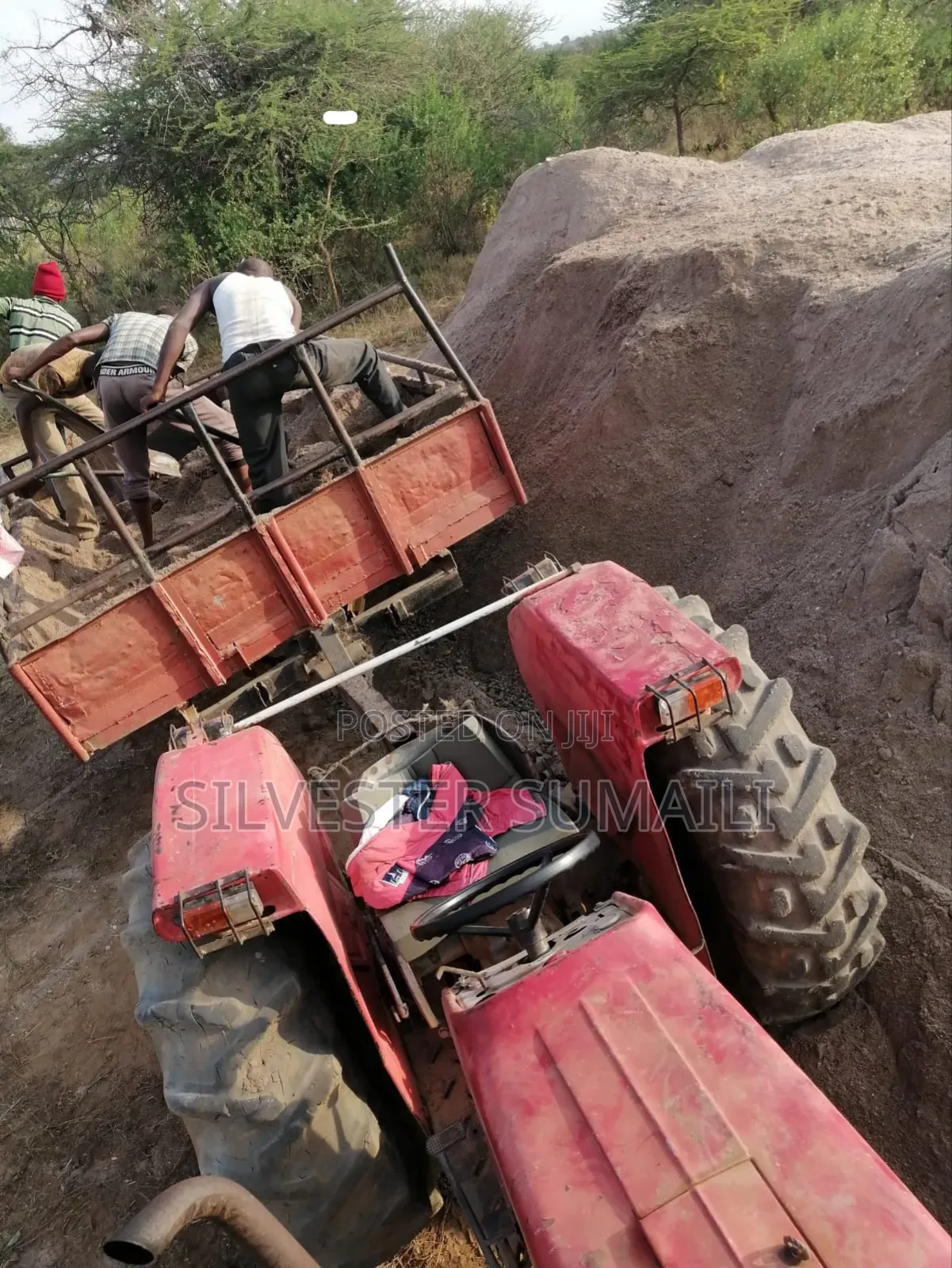 A Tractor Mf165