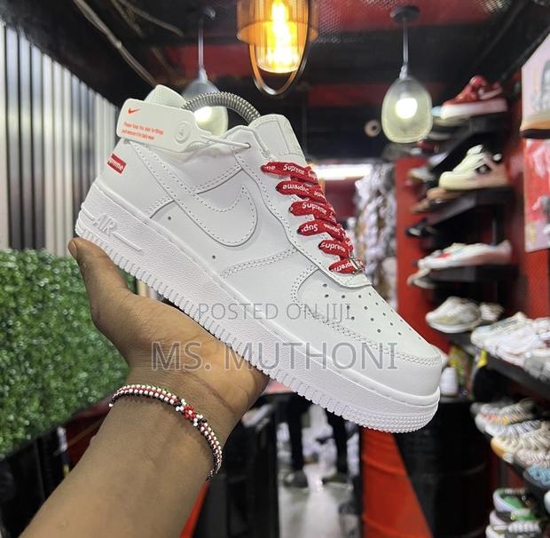 Unisex White Sneakers in White Leather. Sizes:40,41,42,43,44