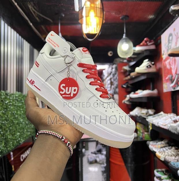 Unisex White Sneakers in White Leather. Sizes:40,41,42,43,44 - thumbnail 2