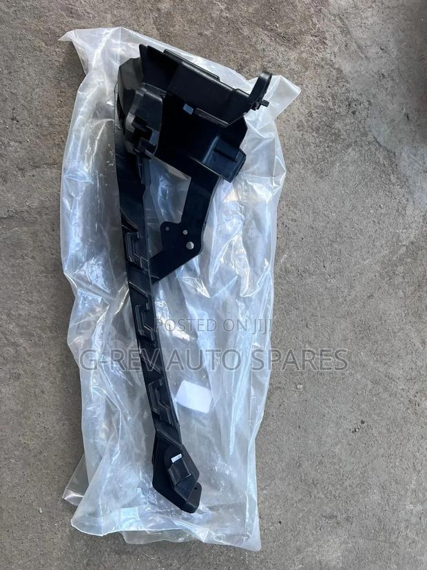 Honda CRV Rm1 Headlight Brackets Oem. - main view