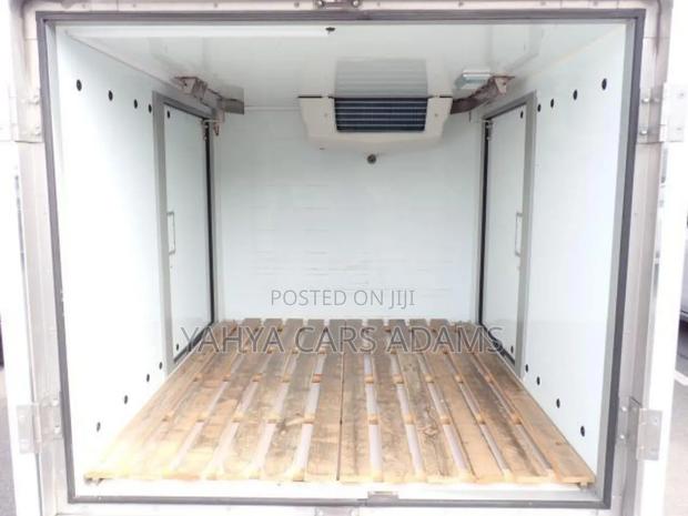Suzuki Carry Freezer Truck - thumbnail 6