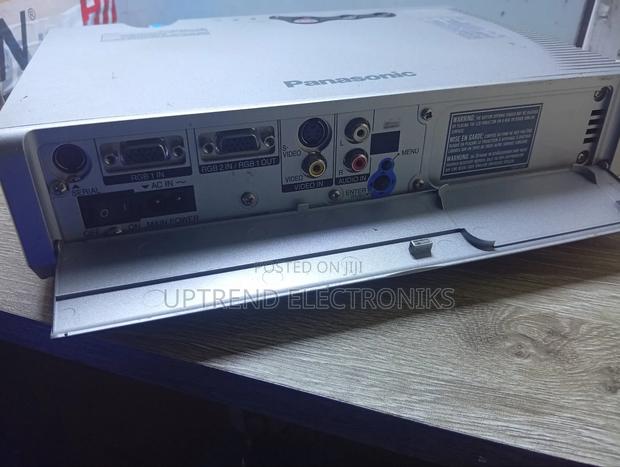 Panasonic Pt-Lc56e Projector – Clear, Bright Reliable - thumbnail 2