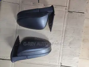 Hilux Revo Manual Side Mirrors.