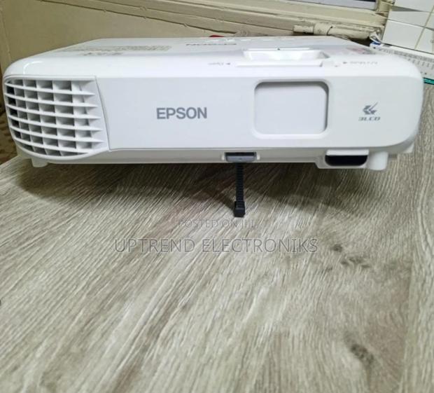 Epson Cb-S05 – Crystal Clear Projection Made Affordable - main view