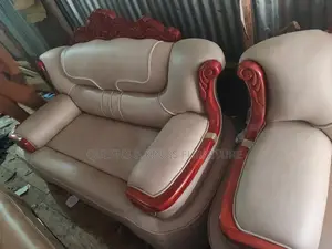 5 Seater Luxury Leather Couch With Solid Mahogany Frame