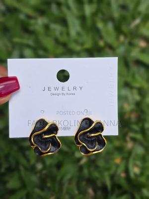 Tiny Earrings - main view