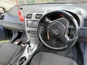 Toyota Avensis 2012 Black