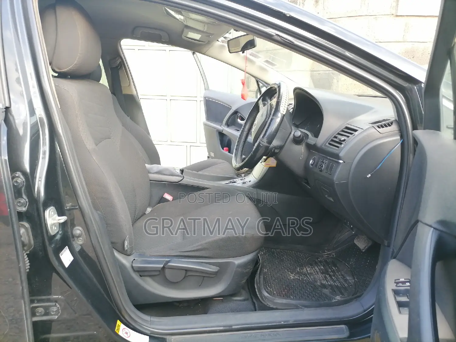 Toyota Avensis 2012 Black