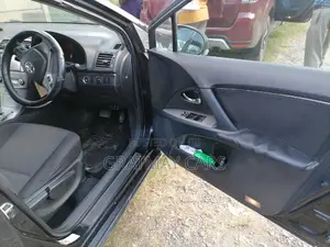 Toyota Avensis 2012 Black