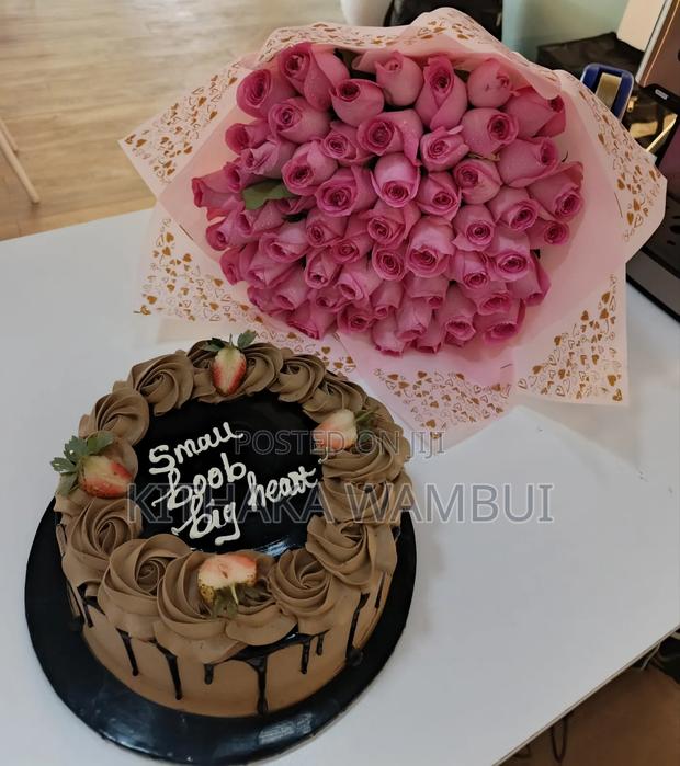 2kgs Chocolate Cake With Pink Rose Flowers