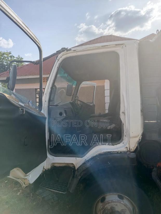 Truck Mitsubishi - thumbnail 5