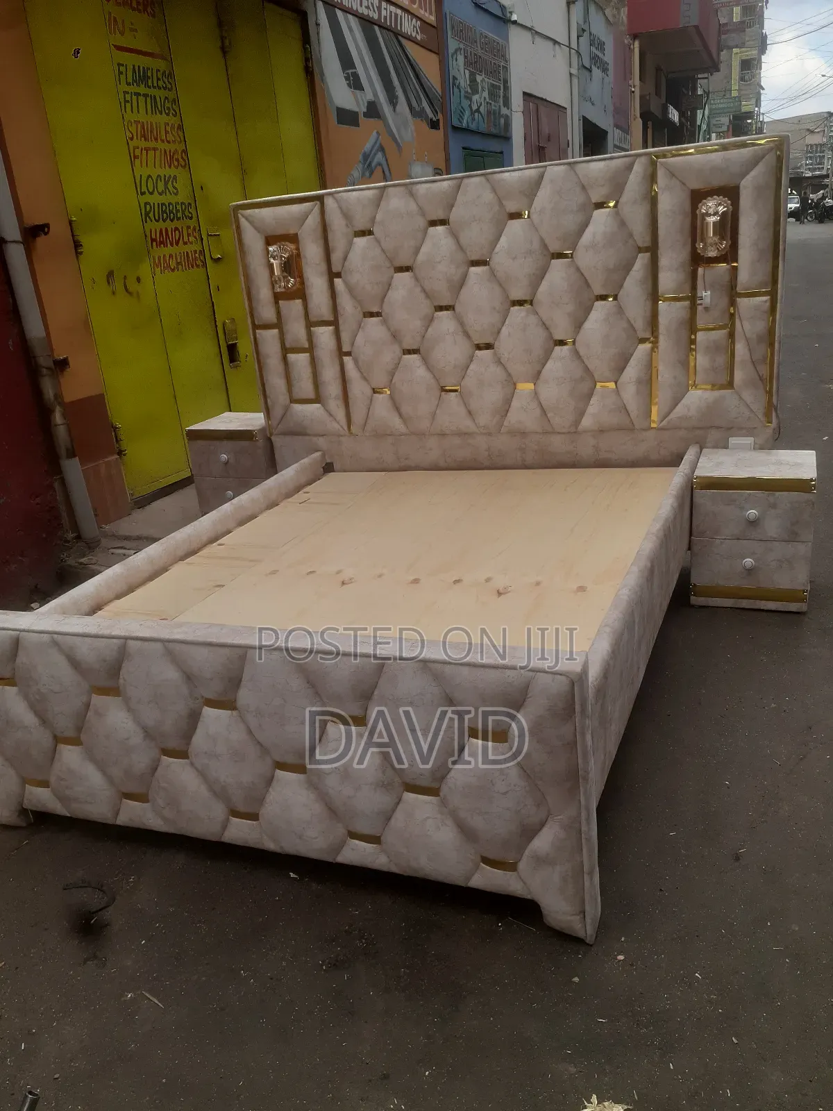 Queen's Beds
