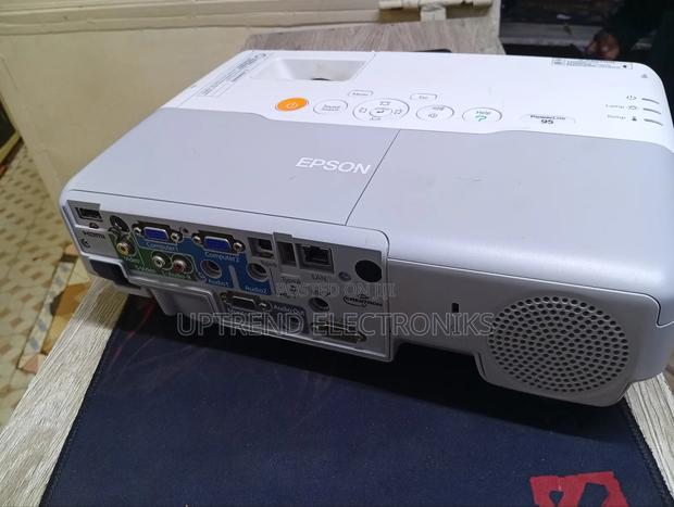 Epson Powerlite 95 – Bright, Reliable Built for Everyday Use - thumbnail 3