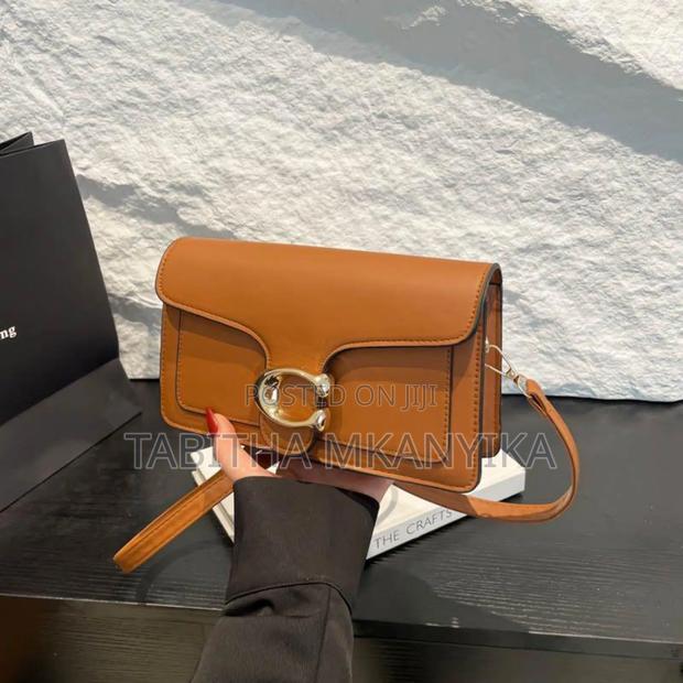 Classy Coach Bags - thumbnail 5