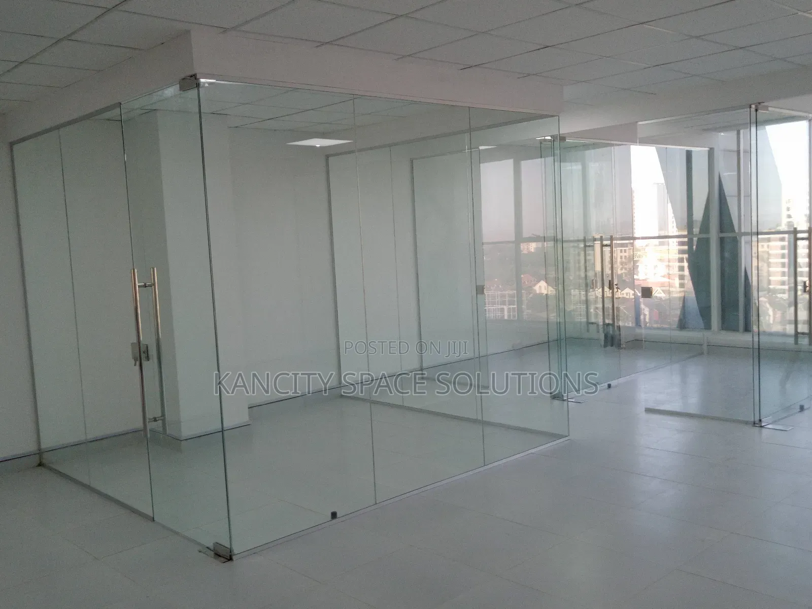 Frameless Partitions With Glass Door Complete With Accessories