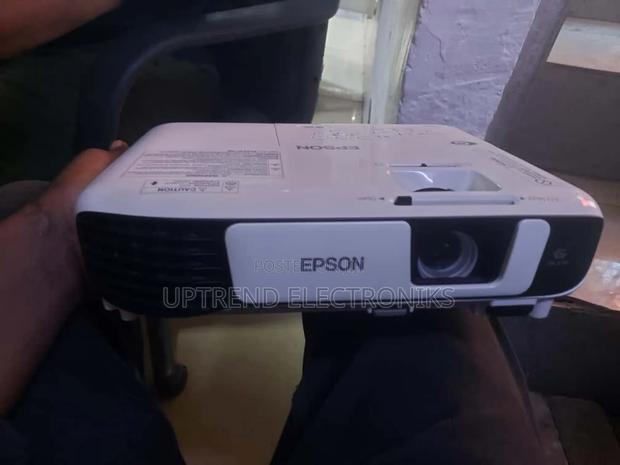 Epson X41 – Your Gateway to Stunning Visuals - main view