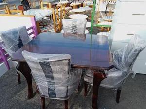 4 Seater Dinning Table Mahogany Material