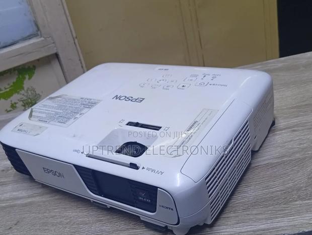 Epson Eb-S31 – Bright 3,300 Lumens for Crisp, Clear Images - main view