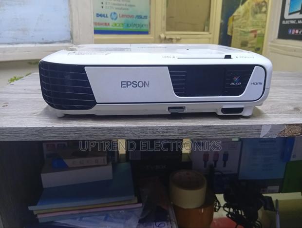 Epson Eb-S31 – Everyday Projection With Superior Quality - main view