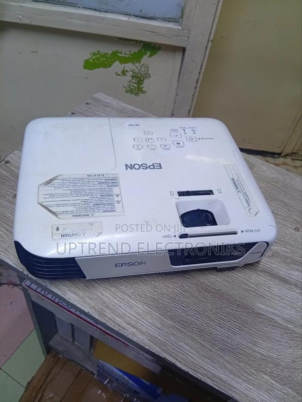 Epson Eb-S31 – Hassle-Free Setup, Instant Projection - main view