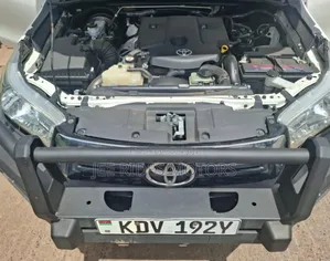 Toyota Hilux Revo Double Cab Deisel 2.4 AWD 2019 White