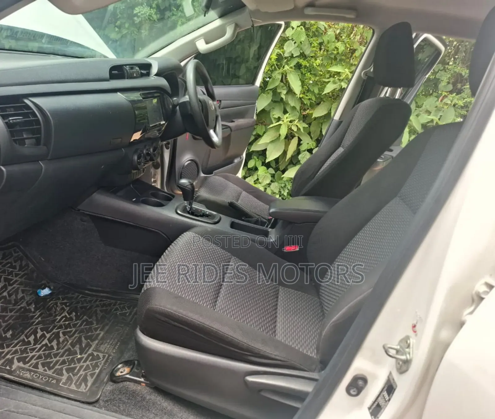 Toyota Hilux Revo Double Cab Deisel 2.4 AWD 2019 White