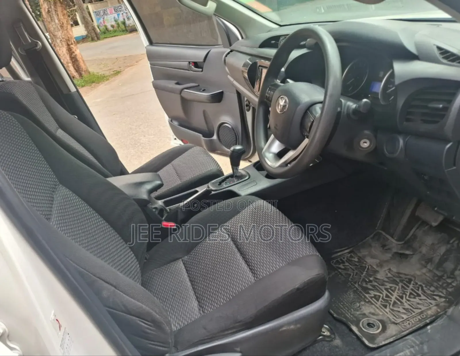 Toyota Hilux Revo Double Cab Deisel 2.4 AWD 2019 White