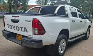 Toyota Hilux Revo Double Cab Deisel 2.4 AWD 2019 White