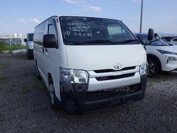 Toyota HiAce 2019 White