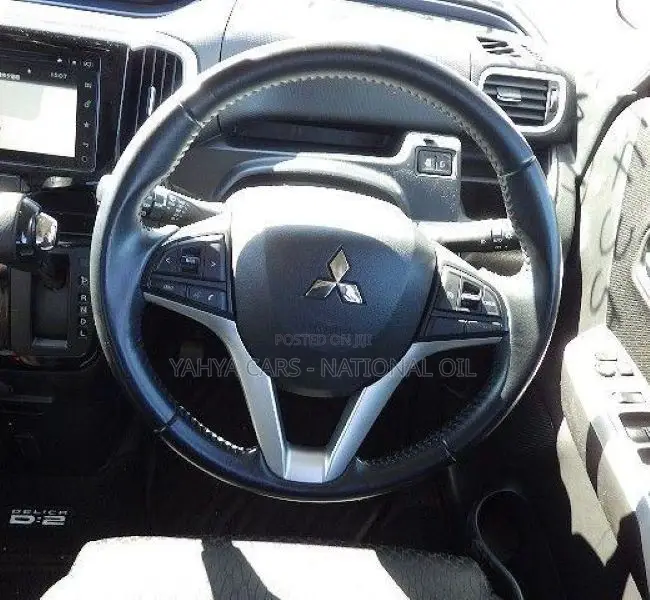 Mitsubishi Delica 2018 Red