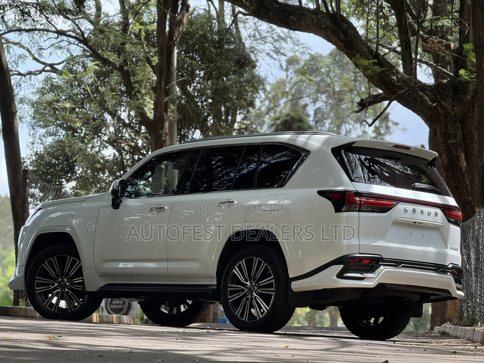 Lexus LX LX 600 2023 White