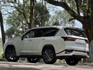 Lexus LX LX 600 2023 White