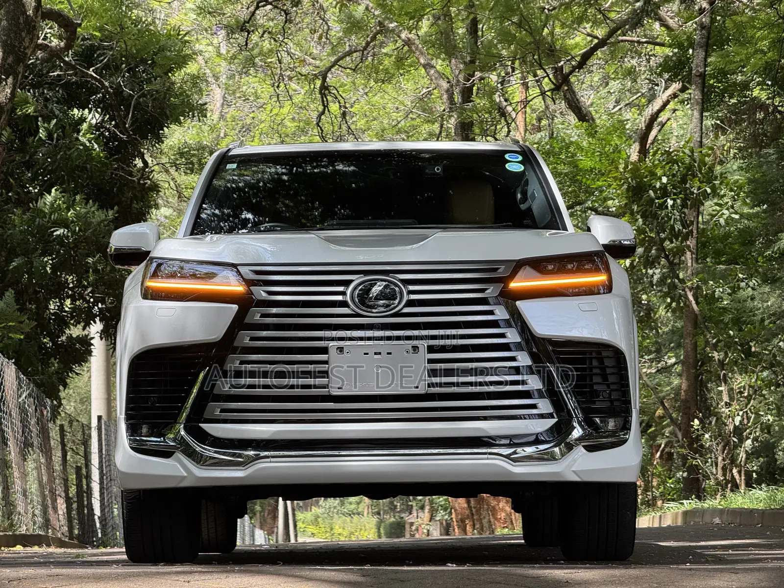 Lexus LX LX 600 2023 White